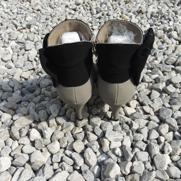 Angel steps size 9.5 heels - Picture 5 of 10